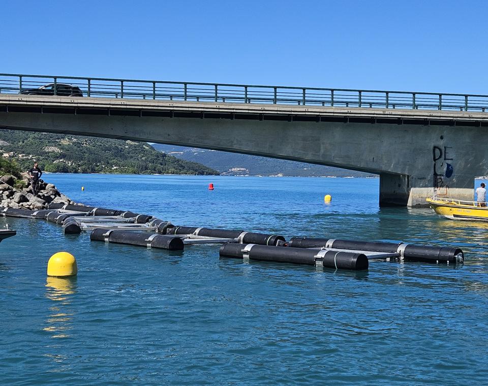 brise-clapot en cours d'installation 