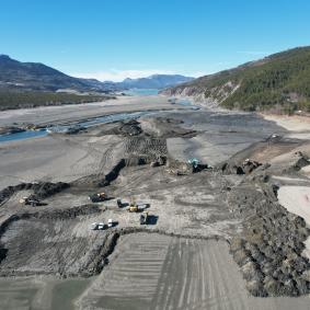 Extraction de matériaux en queue de retenue 