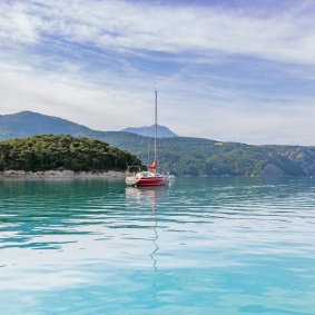 Mouillage sur le lac de Serre-Ponçon