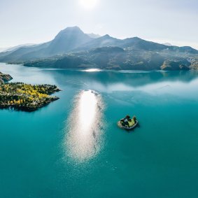 La chapelle Saint-Michel sur le lac de Serre-Ponçon