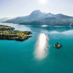 La chapelle Saint-Michel sur le lac de Serre-Ponçon